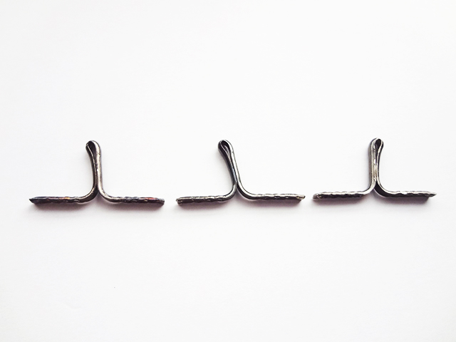 手バネ杭・ガンメタリック